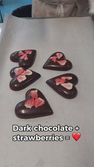 Dark Strawberry Heart 90g